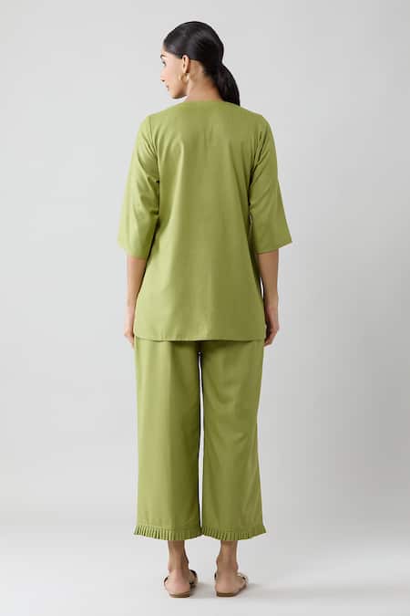 Samyukta Singhania Solid Front Pleated Top & Pant Co-ord Set 