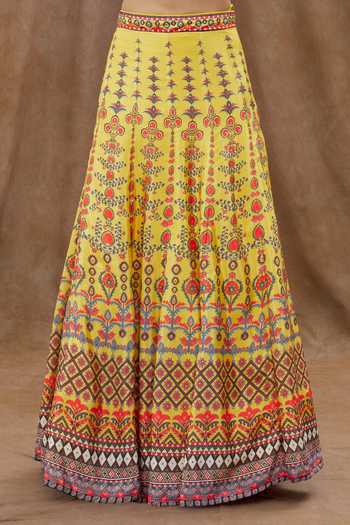Samyukta Singhania_Yellow Chiffon, Georgette Embroidery V-neck Flower Digital Print Lehenga Set_at_Aza_Fashions