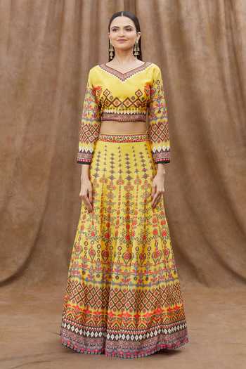 Samyukta Singhania_Yellow Chiffon, Georgette Embroidery V-neck Flower Digital Print Lehenga Set_Online_at_Aza_Fashions