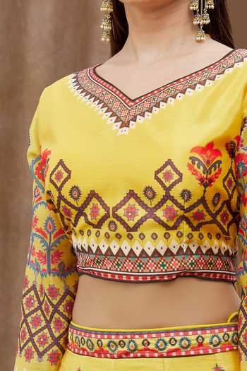 Buy_Samyukta Singhania_Yellow Chiffon, Georgette Embroidery V-neck Flower Digital Print Lehenga Set_Online_at_Aza_Fashions