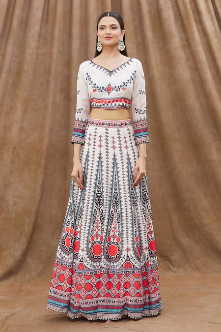 Naintara Bajaj_White Chiffon, Georgette Embroidery V-neck Printed Blouse Lehenga Set _Online_at_Aza_Fashions