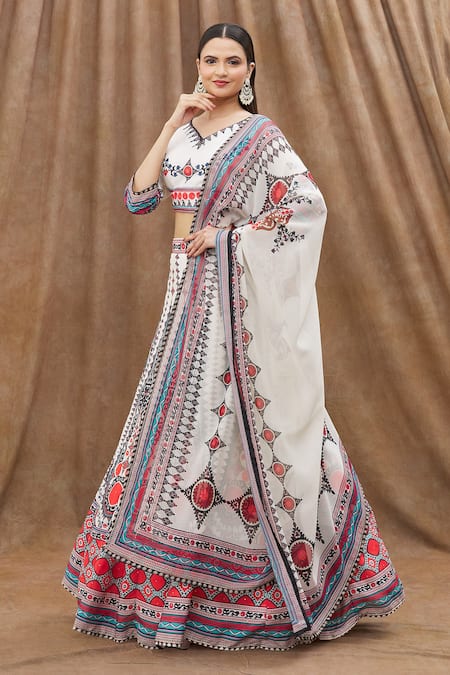 Buy_Naintara Bajaj_White Chiffon, Georgette Embroidery V-neck Printed Blouse Lehenga Set _Online_at_Aza_Fashions
