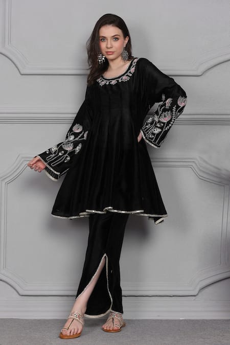MIDORI BY SGV Kali Lotus Embroidered Anarkali With Petal Pant 