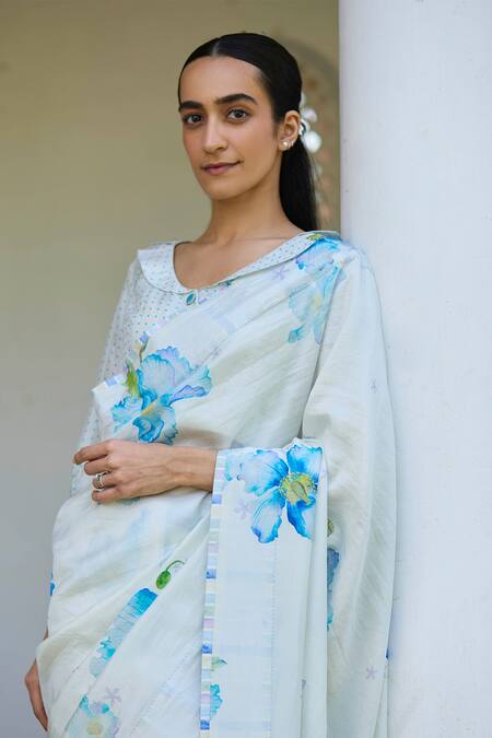 Shop Surmaye Ivory Handloom Cotton, Silk Aura Poppy Floral Print Saree Online at Aza Fashions Shop_Surmaye_Ivory Handloom Cotton, Silk Aura Poppy Floral Print Saree _Online_at_Aza_Fashions