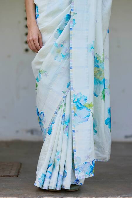 Surmaye Ivory Handloom Cotton, Silk Aura Poppy Floral Print Saree at Aza Fashions Surmaye_Ivory Handloom Cotton, Silk Aura Poppy Floral Print Saree _at_Aza_Fashions