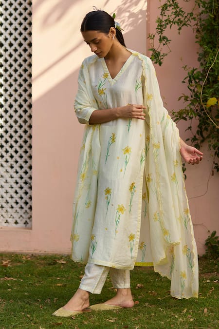 Buy Surmaye Yellow Handloom Cotton, Silk V-neck Dawn Daffodil Hand Painted Kurta With Pant Online at Aza Fashions Buy_Surmaye_Yellow Handloom Cotton, Silk V-neck Dawn Daffodil Hand Painted Kurta With Pant _Online_at_Aza_Fashions