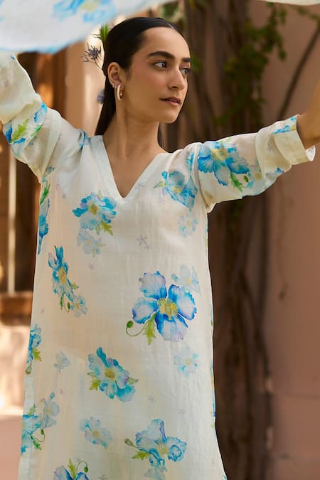 Surmaye Ivory Silk V-neck Dawn Poppy Hand Painted Kurta With Pant at Aza Fashions Surmaye_Ivory Silk V-neck Dawn Poppy Hand Painted Kurta With Pant _at_Aza_Fashions