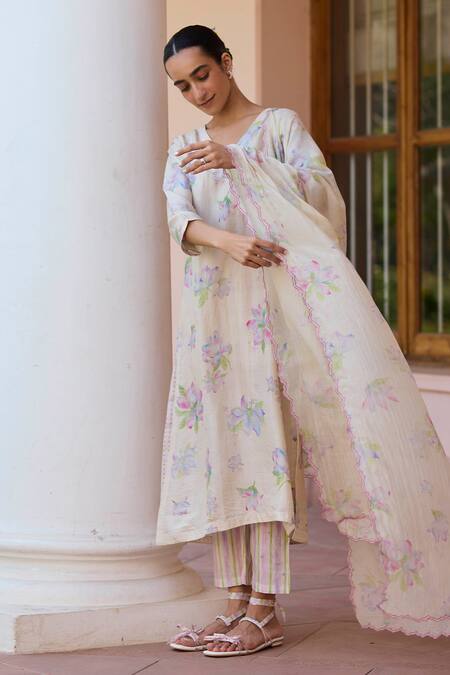 Buy Surmaye Beige Silk V-neck Dawn Magnolia Floral Print Kurta With Pant Online at Aza Fashions Buy_Surmaye_Beige Silk V-neck Dawn Magnolia Floral Print Kurta With Pant _Online_at_Aza_Fashions