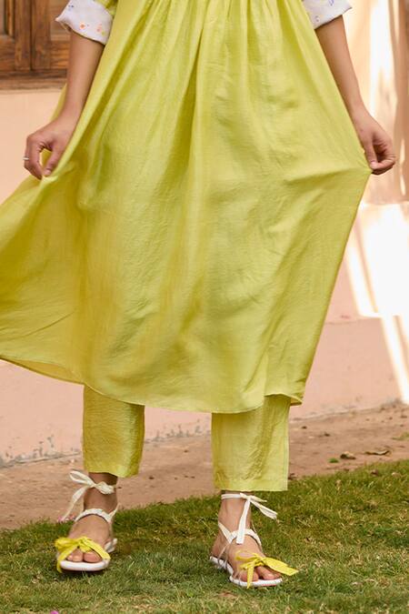 Buy Surmaye Green Handloom Cotton, Silk Blossom Embellished Smocked Yoke Kurta With Pant Online at Aza Fashions Buy_Surmaye_Green Handloom Cotton, Silk Blossom Embellished Smocked Yoke Kurta With Pant _Online_at_Aza_Fashions