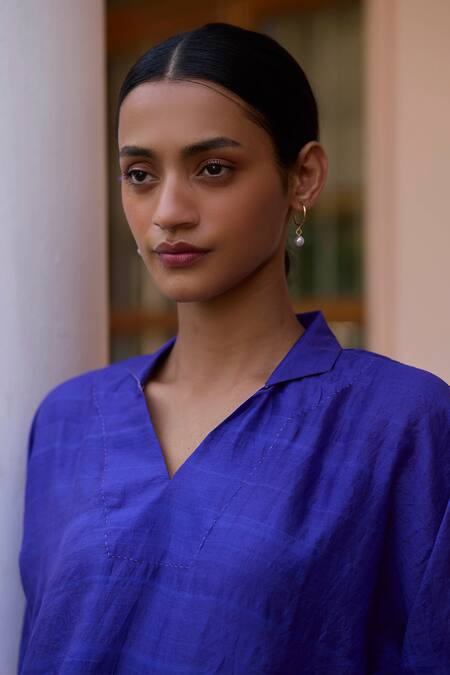 Surmaye Purple Silk Collared Rustling Whispers Blouse Online at Aza Fashions Surmaye_Purple Silk Collared Rustling Whispers Blouse _Online_at_Aza_Fashions