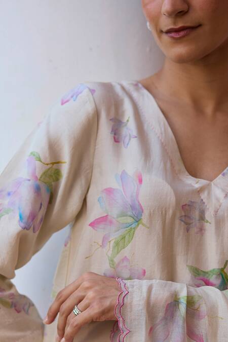 Surmaye Beige Chanderi, Handloom Cotton Cut Work Sunkissed Magnolia Bloom Print Dupatta Online at Aza Fashions Surmaye_Beige Chanderi, Handloom Cotton Cut Work Sunkissed Magnolia Bloom Print Dupatta _Online_at_Aza_Fashions