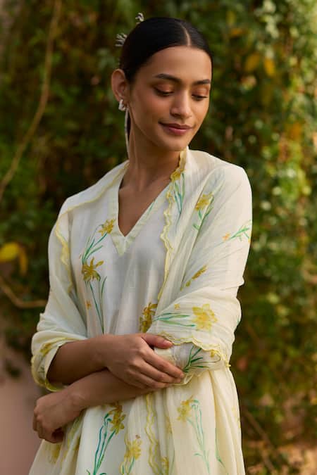 Shop_Surmaye_Yellow Handwoven Sooti Chanderi Print Daffodil Sunkissed Dupatta  _at_Aza_Fashions