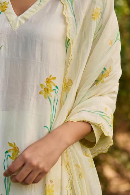 Surmaye_Yellow Handwoven Sooti Chanderi Print Daffodil Sunkissed Dupatta  _Online_at_Aza_Fashions