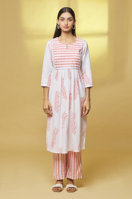 Kalakaari By Sagarika White Cotton, Kota Doria Split V-neck Handblock Printed Kurta Set at Aza Fashions Kalakaari By Sagarika_White Cotton, Kota Doria Split V-neck Handblock Printed Kurta Set _at_Aza_Fashions