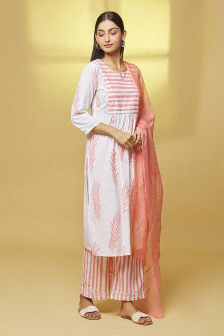 Kalakaari By Sagarika White Cotton, Kota Doria Split V-neck Handblock Printed Kurta Set Online at Aza Fashions Kalakaari By Sagarika_White Cotton, Kota Doria Split V-neck Handblock Printed Kurta Set _Online_at_Aza_Fashions
