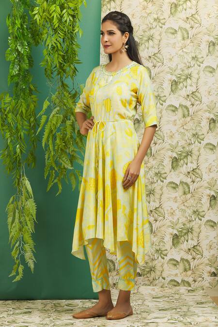 Alaya Advani_Yellow Muslin Abstract, Cutdana, Sequin Round Print Kurta And Pant Set_Online_at_Aza_Fashions