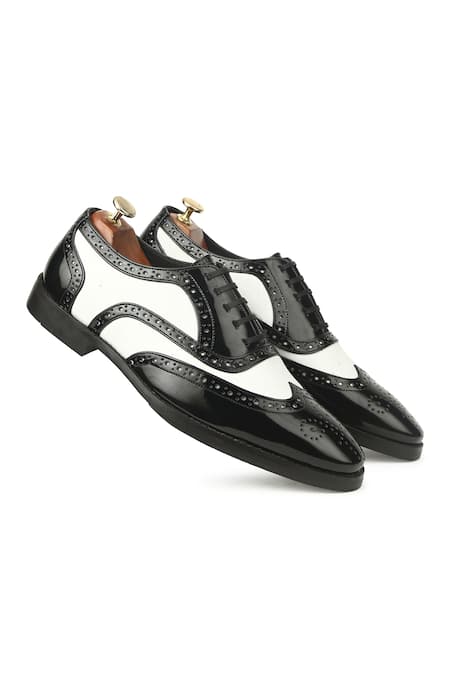 Shop_IVRAH_Black Retro Brogue Pattern Shoes _at_Aza_Fashions