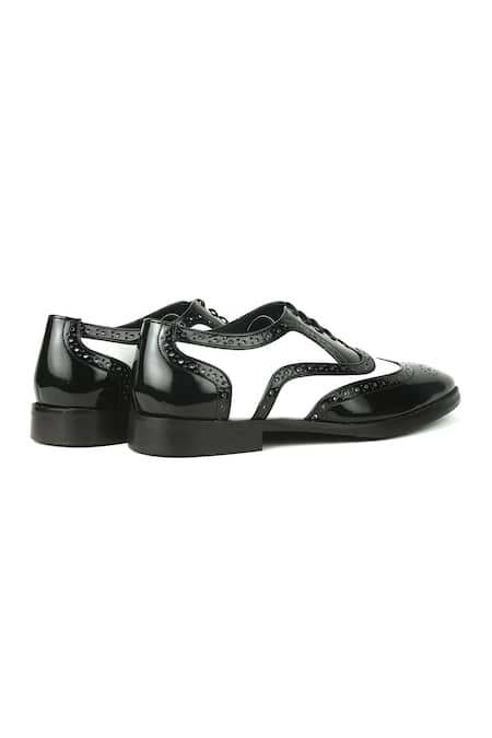 IVRAH_Black Retro Brogue Pattern Shoes _Online_at_Aza_Fashions