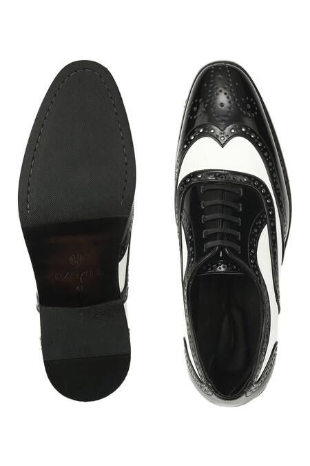 Buy_IVRAH_Black Retro Brogue Pattern Shoes _Online_at_Aza_Fashions