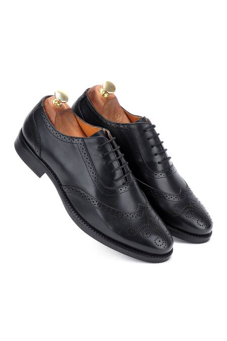 Shop Ivrah Black Cut Work, Bows Smookie Brogue Pattern Lace Shoes at Aza Fashions Shop_Ivrah_Black Cut Work, Bows Smookie Brogue Pattern Lace Shoes_at_Aza_Fashions