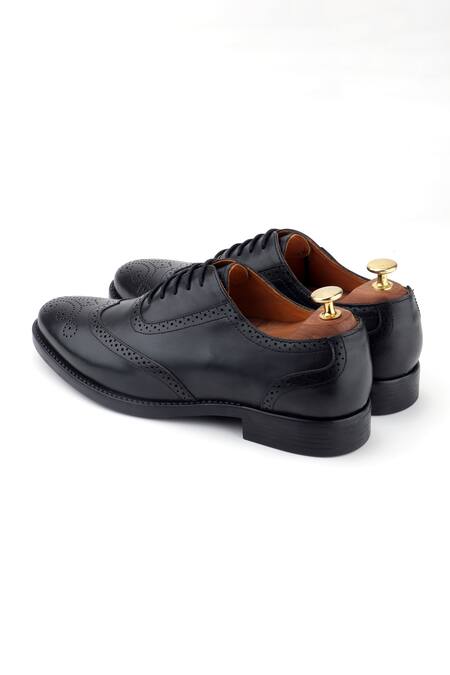 Buy Ivrah Black Cut Work, Bows Smookie Brogue Pattern Lace Shoes Online at Aza Fashions Buy_Ivrah_Black Cut Work, Bows Smookie Brogue Pattern Lace Shoes_Online_at_Aza_Fashions