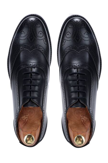 Shop Ivrah Black Cut Work, Bows Smookie Brogue Pattern Lace Shoes Online at Aza Fashions Shop_Ivrah_Black Cut Work, Bows Smookie Brogue Pattern Lace Shoes_Online_at_Aza_Fashions