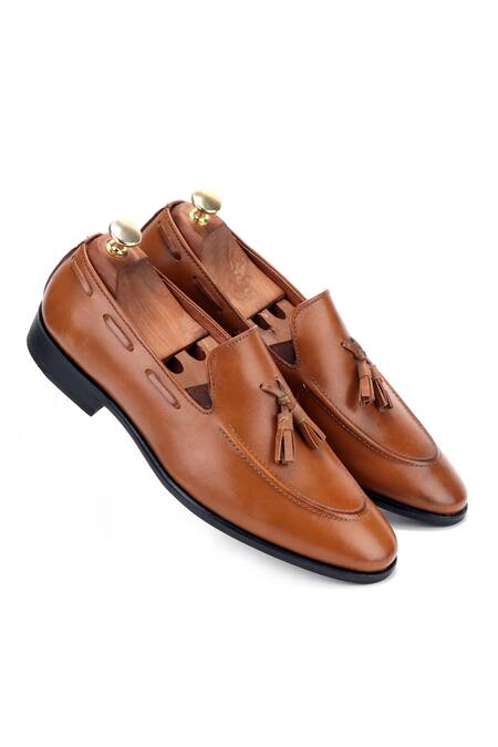 Shop Ivrah Brown Tan Leather Tassel Shoes at Aza Fashions Shop_Ivrah_Brown Tan Leather Tassel Shoes_at_Aza_Fashions