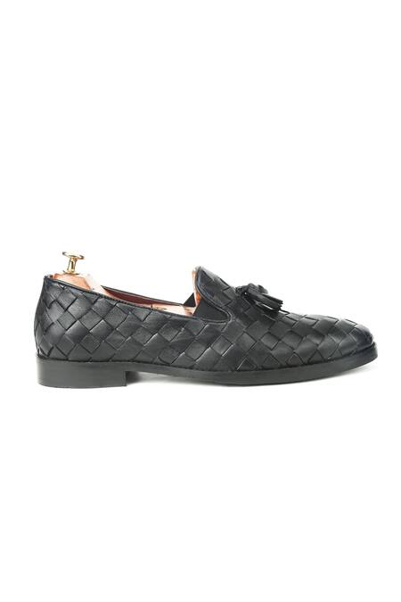 Ivrah_Black Tassels Falcon Basketweave Textured Shoes_at_Aza_Fashions