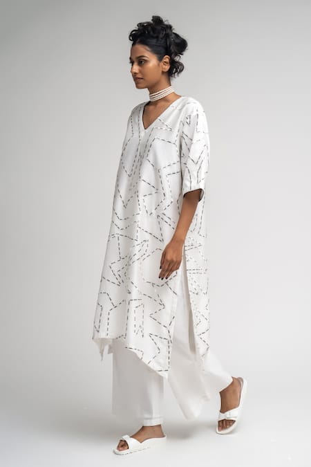 Buy_Atbw_White Chanderi Embroidery V-neck Thread Kurta And Palazzo Set_Online_at_Aza_Fashions