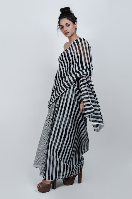Atbw_Black Organza Monochrome Checkered Print Saree _Online_at_Aza_Fashions
