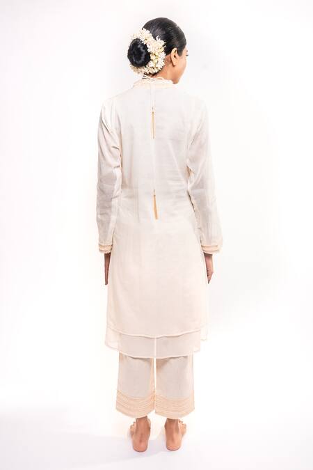 Anmol Kakad_Cream Cotton Embroidery Mandarin Collar Denim Applique Tunic And Pant Set_at_Aza_Fashions