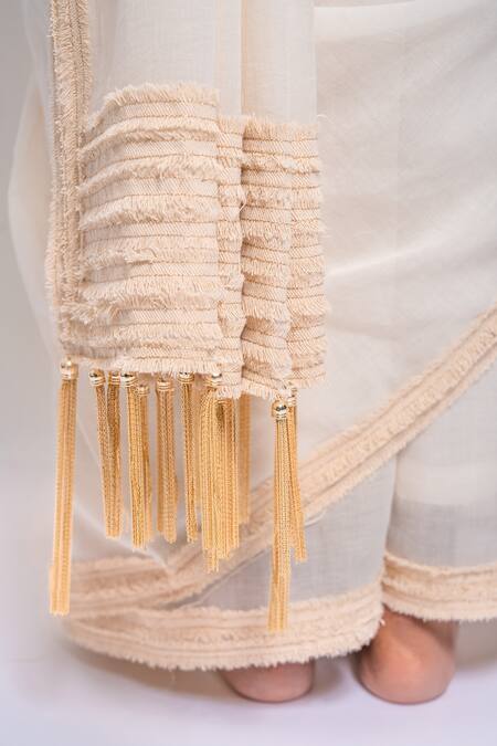 Anmol Kakad Cream , Satin Applique Border Embroidered Saree Set With Jacket at Aza Fashions Anmol Kakad_Cream , Satin Applique Border Embroidered Saree Set With Jacket_at_Aza_Fashions