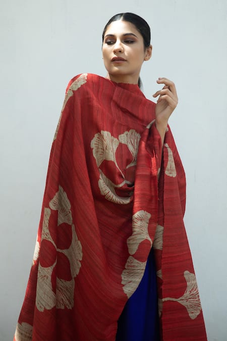 Buy_Aeshaane_Red Embroidery Silk Flower Woven Scarf _Online_at_Aza_Fashions