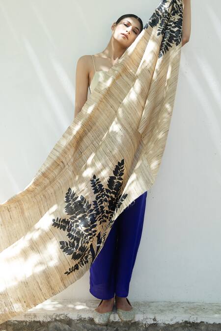 Buy_Aeshaane_Gold Embroidery Silk Leaf Stripe Woven Scarf _Online_at_Aza_Fashions