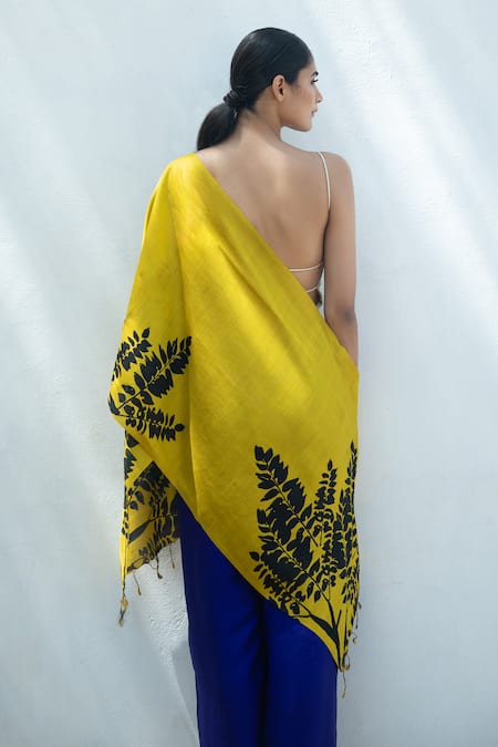 Aeshaane Leaves Woven Scarf 