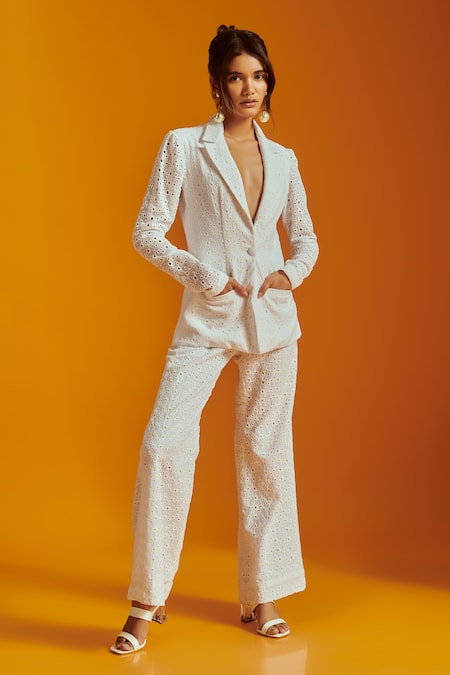Verano By Tanya_White Cotton Embroidery Nova Nykaa Blazer _Online_at_Aza_Fashions