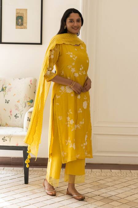 Buy_Vaayu_Yellow Muslin Embroidery Round Neck Bloom Kurta Pant Set _Online_at_Aza_Fashions
