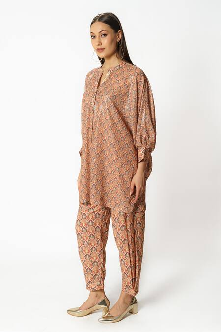 Rabani & Rakha Peach Crepe, Georgette Sequins Mandarin Paisley Floral Print Tunic With Palazzo Online at Aza Fashions Rabani & Rakha_Peach Crepe, Georgette Sequins Mandarin Paisley Floral Print Tunic With Palazzo _Online_at_Aza_Fashions