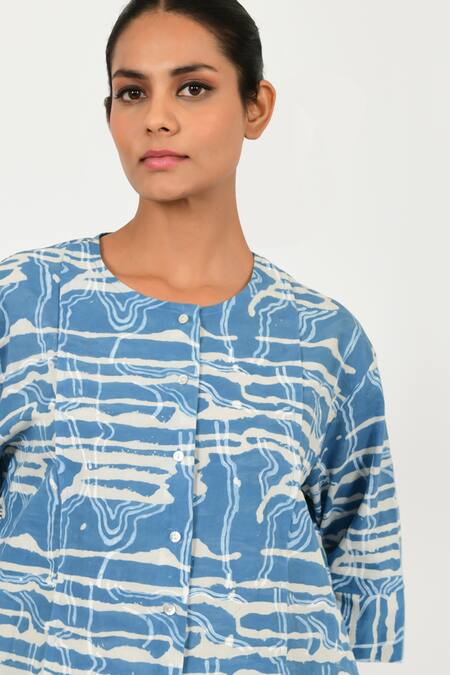 Rias Jaipur Blue Cotton Collared Dabu Mud Resist Print Kurta at Aza Fashions Rias Jaipur_Blue Cotton Collared Dabu Mud Resist Print Kurta _at_Aza_Fashions