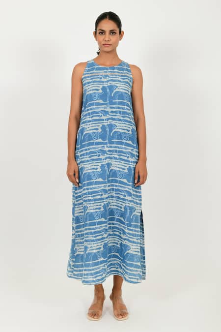 Rias Jaipur Blue Linen Round Neck Dabu Mud Resist Pattern Kurta Online at Aza Fashions Rias Jaipur_Blue Linen Round Neck Dabu Mud Resist Pattern Kurta _Online_at_Aza_Fashions