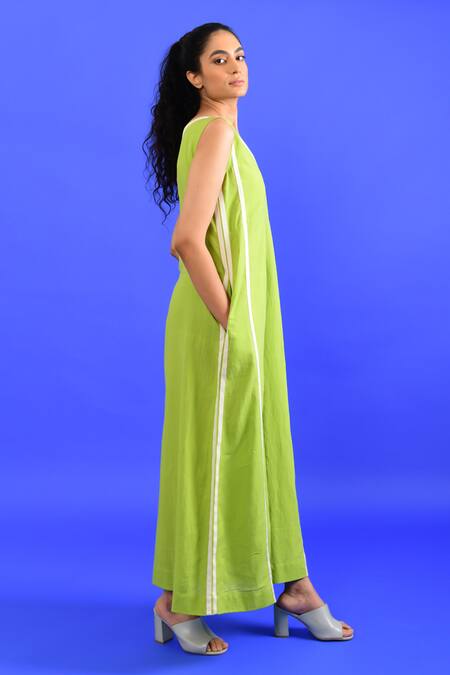 Rias Jaipur_Green Handloom Cotton V-neck Handwoven Plain Jumpsuit _Online_at_Aza_Fashions