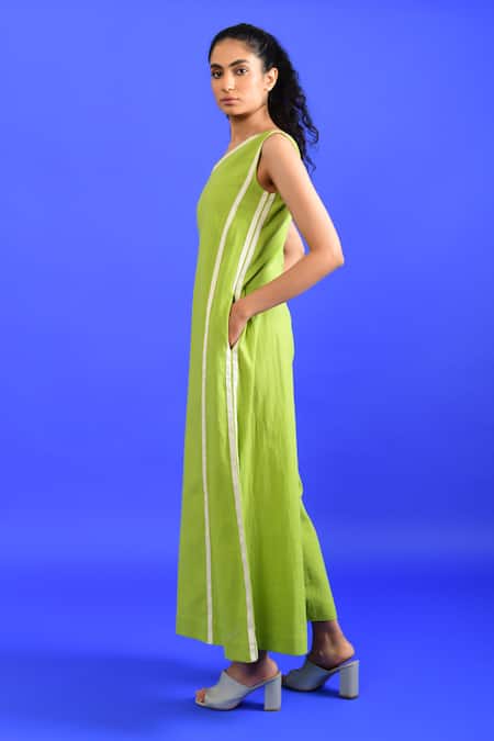 Buy_Rias Jaipur_Green Handloom Cotton V-neck Handwoven Plain Jumpsuit _Online_at_Aza_Fashions