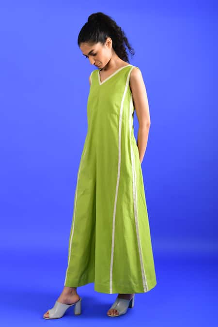 Shop_Rias Jaipur_Green Handloom Cotton V-neck Handwoven Plain Jumpsuit _Online_at_Aza_Fashions