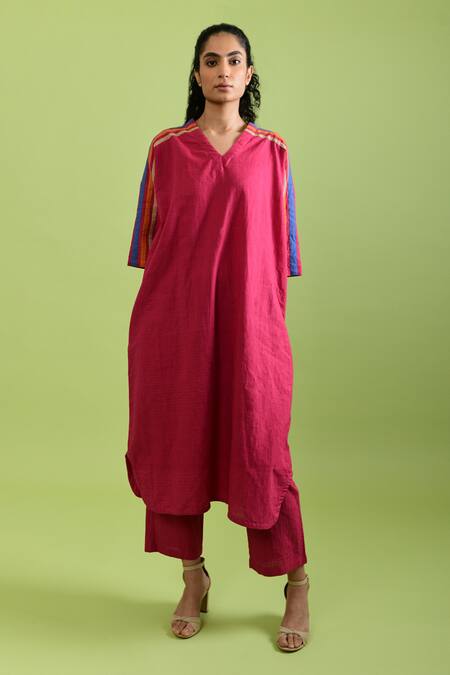 Rias Jaipur_Magenta Handloom , V-neck Viva Handwoven Kurta With Pant _Online_at_Aza_Fashions