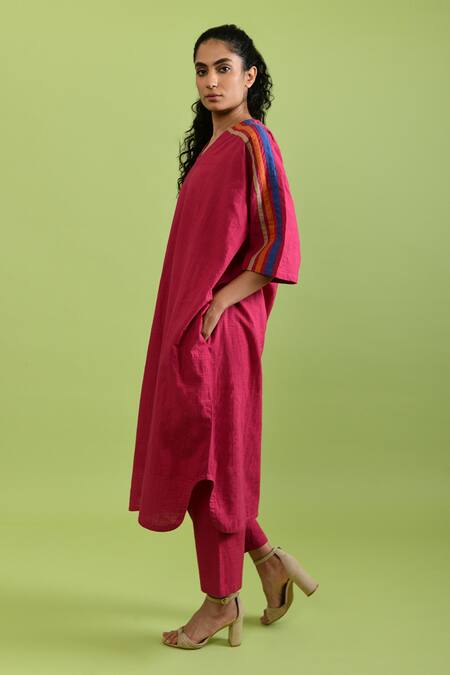 Buy_Rias Jaipur_Magenta Handloom , V-neck Viva Handwoven Kurta With Pant _Online_at_Aza_Fashions