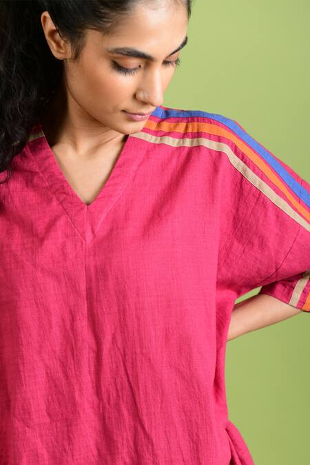 Shop_Rias Jaipur_Magenta Handloom , V-neck Viva Handwoven Kurta With Pant _Online_at_Aza_Fashions