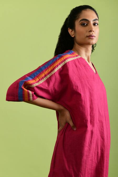 Rias Jaipur_Magenta Handloom , V-neck Viva Handwoven Kurta With Pant _at_Aza_Fashions