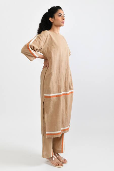 Rias Jaipur_Beige Handloom Cotton Round Neck Sunburst Handwoven Kurta With Pant _at_Aza_Fashions