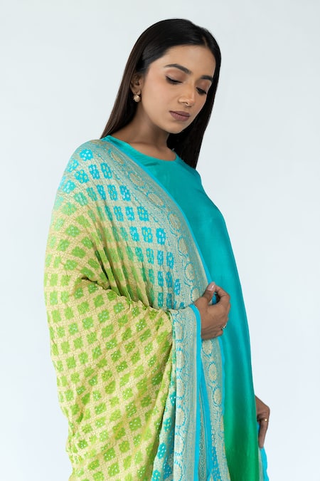 Meghna Panchmatia_Green Silk Embroidery, Zari Round Neck Ombre Kurta With Banarasi Bandhej Dupatta _Online_at_Aza_Fashions