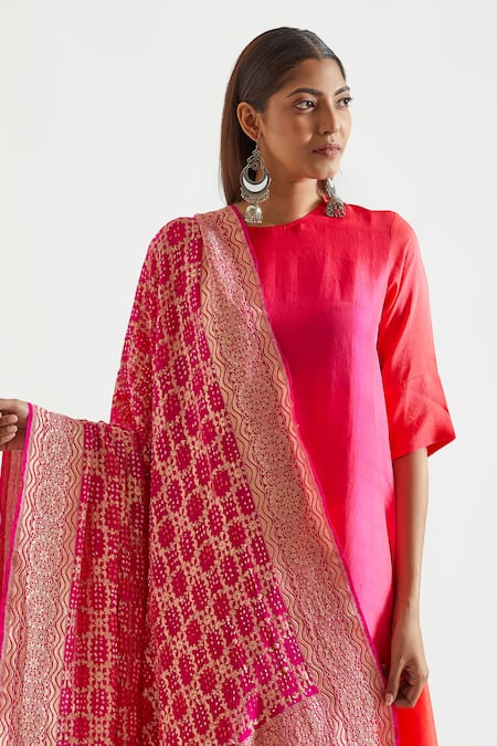 Buy_Meghna Panchmatia_Fuchsia Silk Embroidery, Zari Round Neck Pure Ombre Kurta With Banarasi Dupatta _Online_at_Aza_Fashions